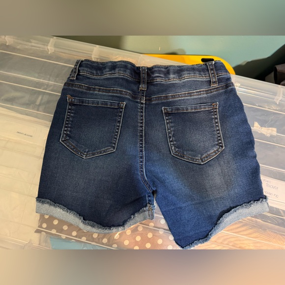 Stylish Denim Shorts with Button Detail - Picture 5 of 5